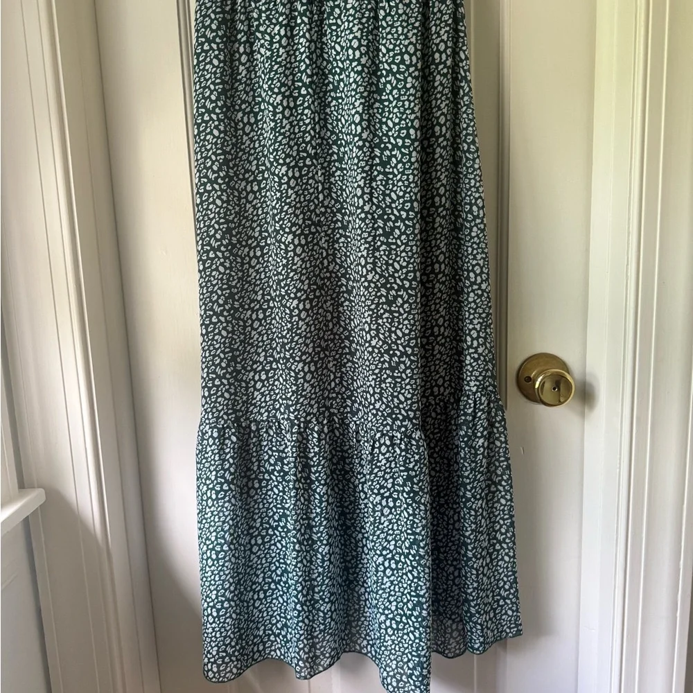 Chic Green and White Patterned Maxi Dress - Picture 5 of 7